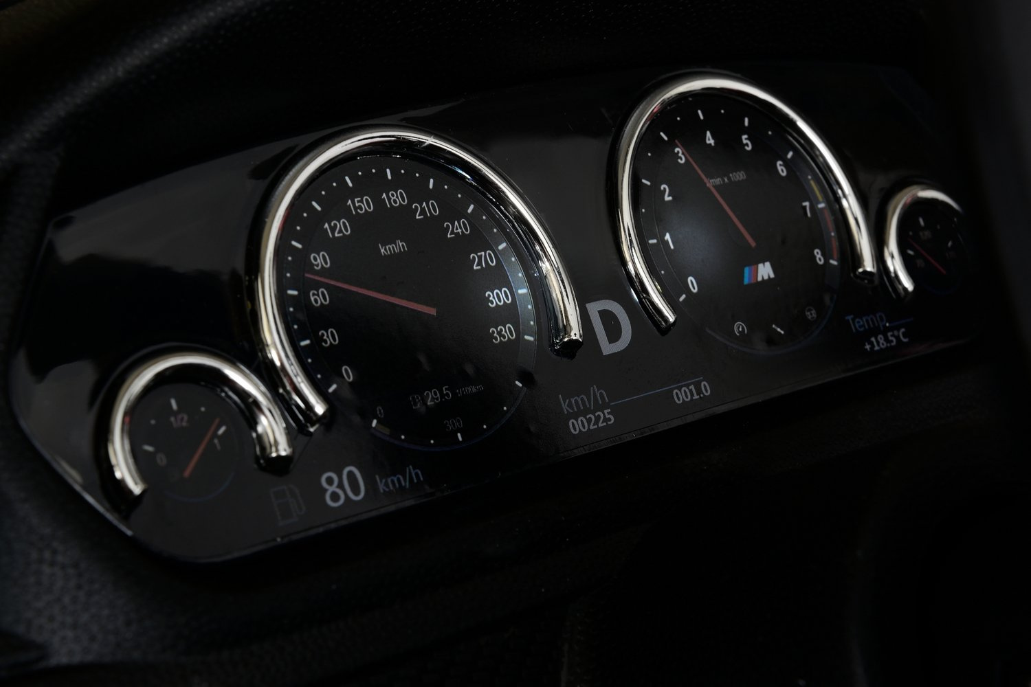 Pojazd akumulatorowy dla dzieci BMW X6 M F16 LIFT - obrazek 15