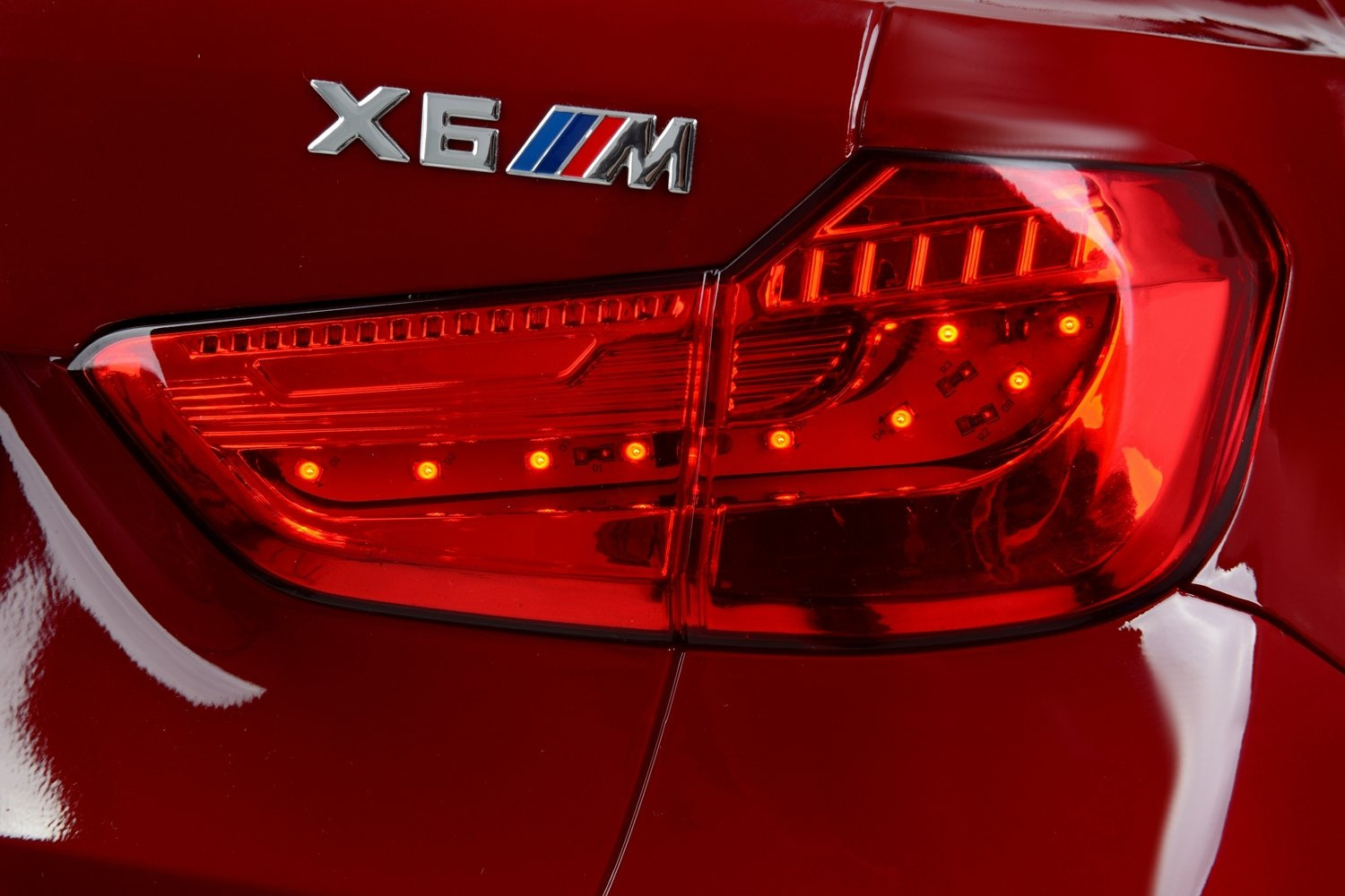Pojazd akumulatorowy dla dzieci BMW X6 M F16 LIFT - obrazek 9