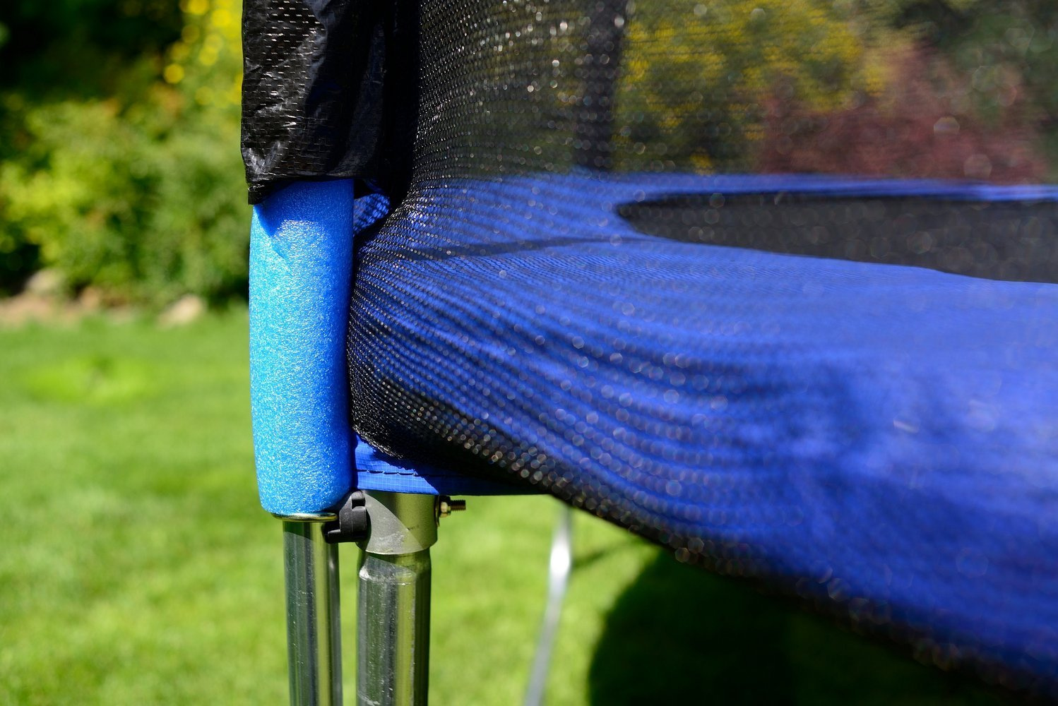 Trampolina ogrodowa dla dzieci 435cm FUNFIT z siatką zewnętrzną i drabinką - obrazek 9